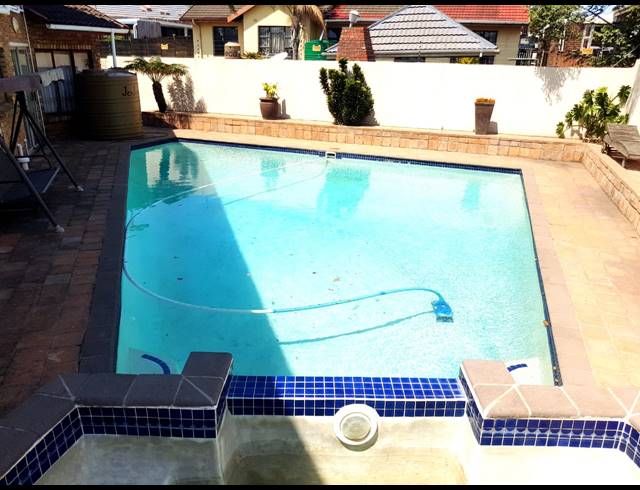 6 BEDROOM HOUSE TO LET IN VELD EN VLEI
